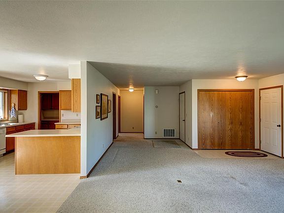3rd image of 1704 Polaris Cir