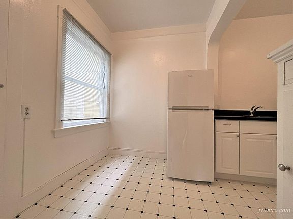 3rd image of 1830 Beach St APT 4