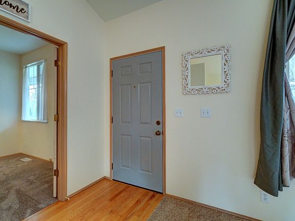 4th image of 7048 Freeport Ln NE