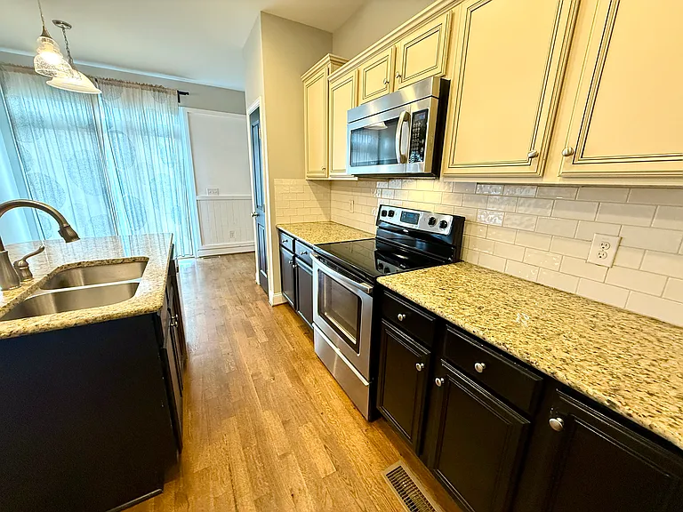 3403 Garrick Trce — Photo 12