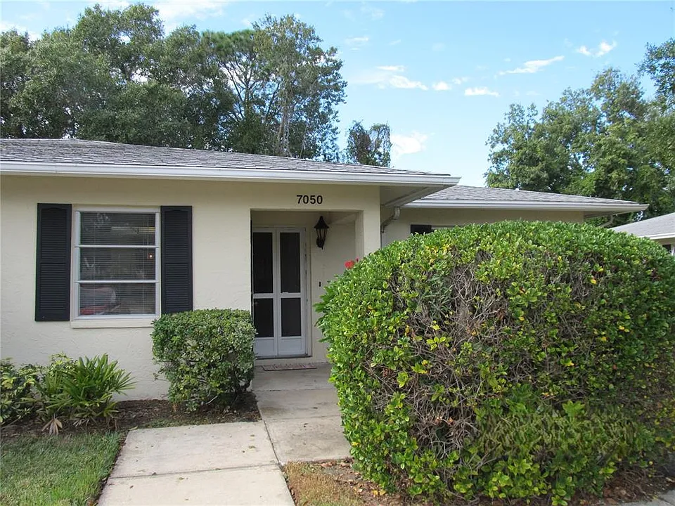 7050 W Country Club Dr N #10-A