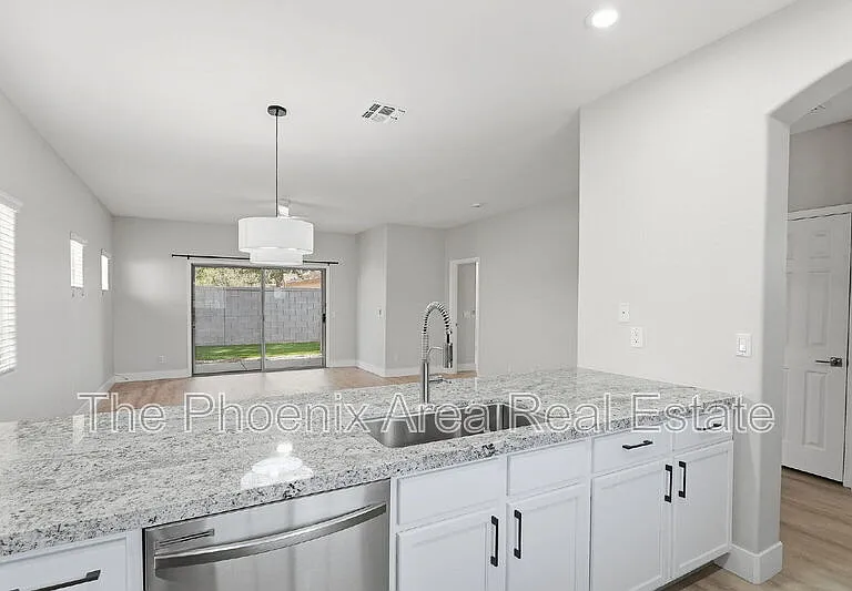 554 E San Carlos Way — Photo 7