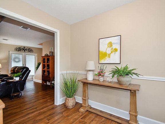 3rd image of 9112 Pilgrim Cir