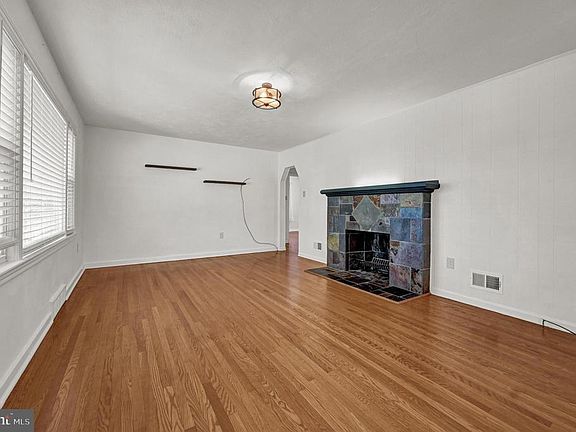 3rd image of 1249 Hill St