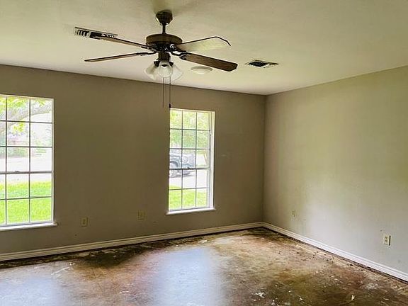 2nd image of 1300 Plantation Dr