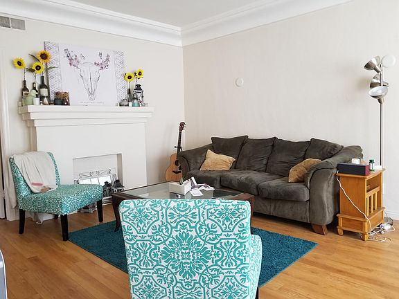 3rd image of 927 N Gardner St #923.5