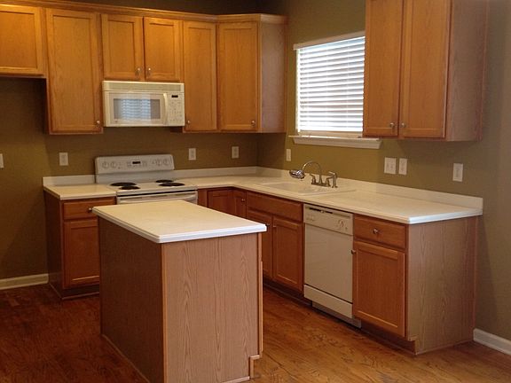 Nice Kitchen with breakfast area