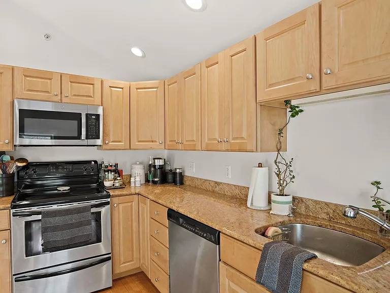 266 Essex St #6 — Photo 6