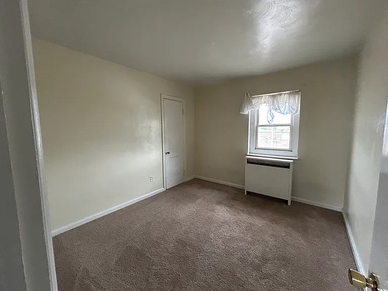 128 1/2 E Court St — Photo 3
