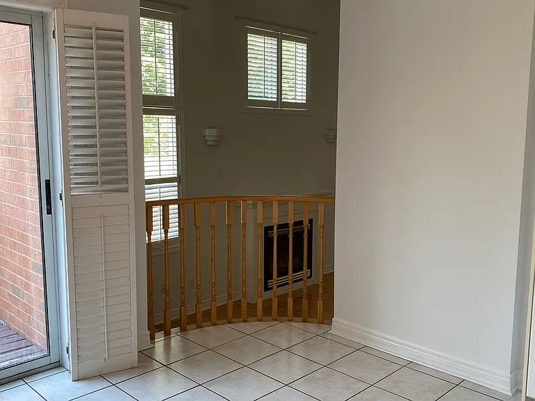 169 Matthew Dr #UPPER LEVEL — Photo 4