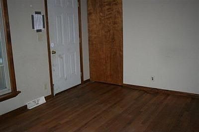 4th image of 677 E College St