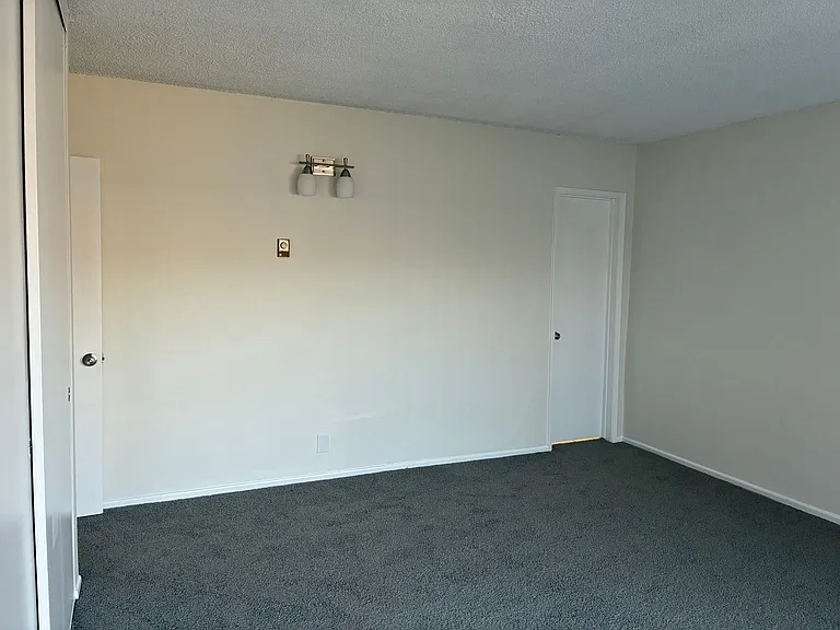 53 Suffolk Ave — Photo 15