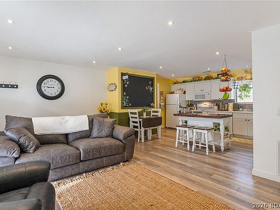 3rd image of 605 Duckhead Rd