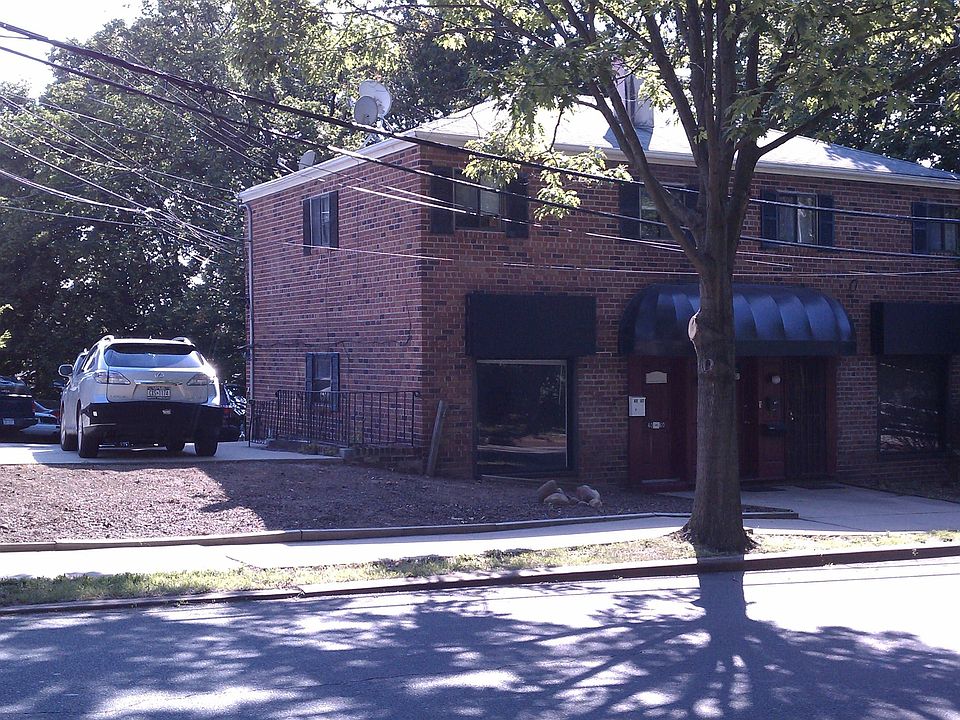 1st image of 4056 Douglaston Pkwy