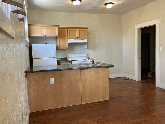 Kitchen / Family Room / Bedroom #1 entry