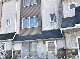 22 Skyline Dr, Staten Island, NY 10304