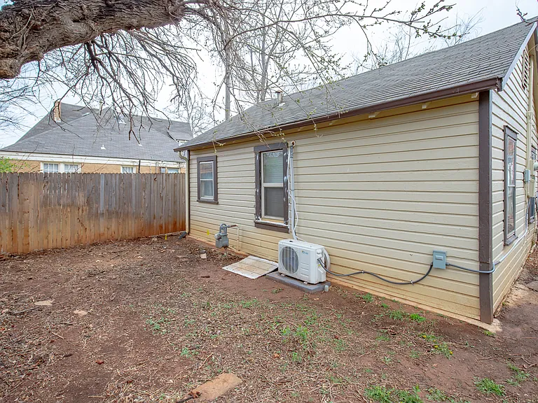 2415 N Linn Ave — Photo 11