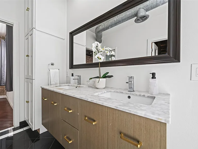 708 W Clay St — Photo 31