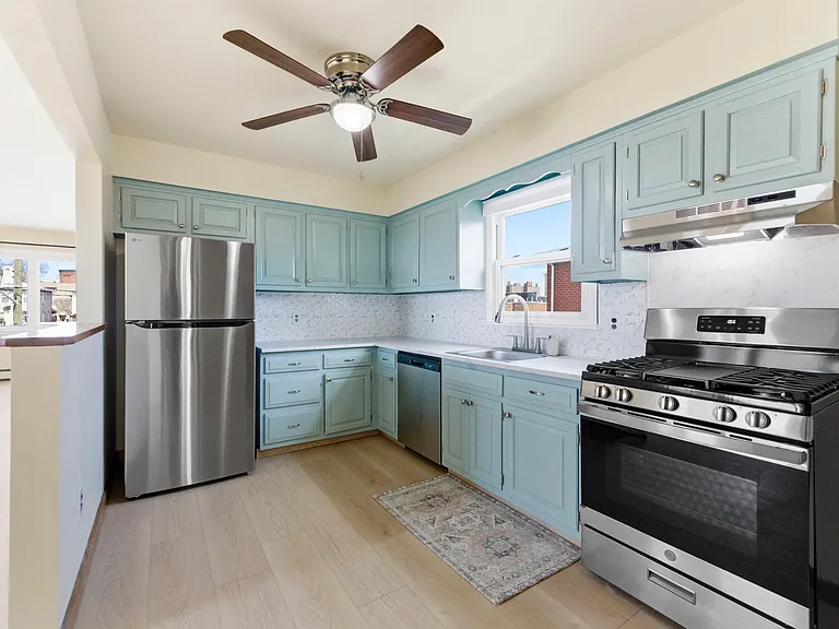 370 Henry St — Photo 8