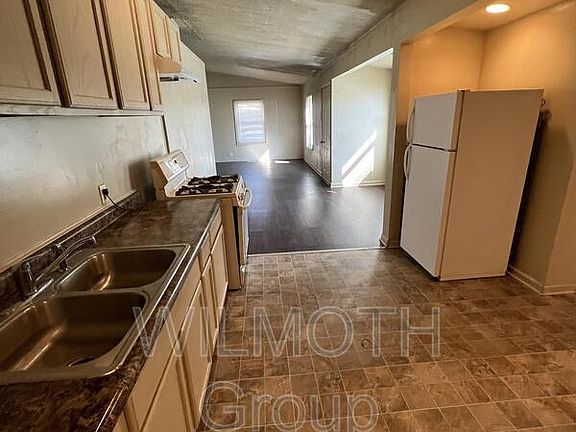 5th image of 4648 E 32nd St