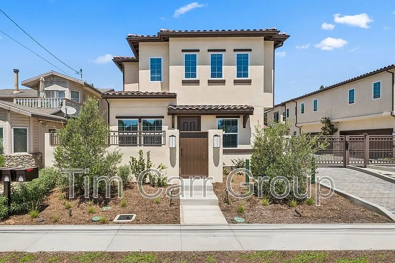 3 bed, 2.5 bath, 1441 sqft, $4,950 — Photo 2