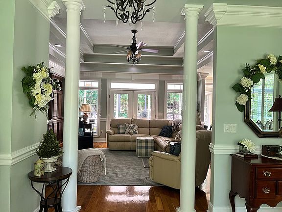 3rd image of 140 Honeysuckle Rd NW