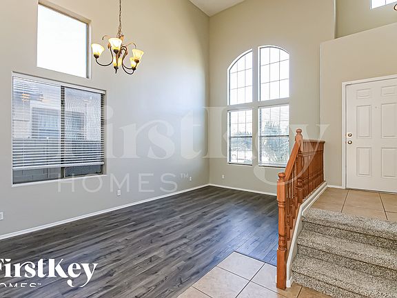 4th image of 725 W Desert Basin Dr