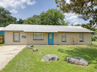 100 Pineview Rd, Concan, TX 78838