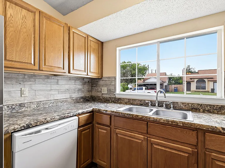 9707 Valley Crst — Photo 9