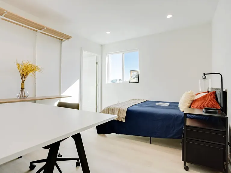1224 W 37th Pl — Photo 9