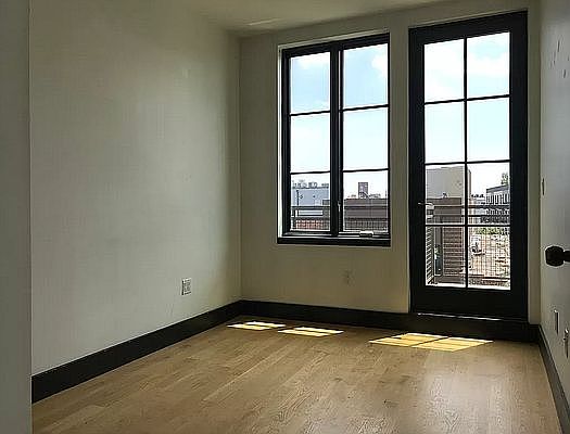 3rd image of 80 Jefferson St #3B