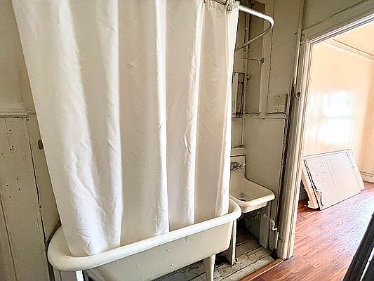 5th image of 163 E 99th St APT 14