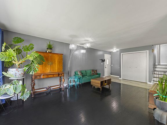 4th image of 202 E Julia Dr