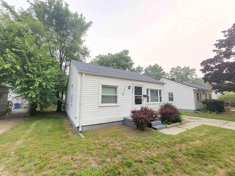 3657 Alvina Ave — Photo 2