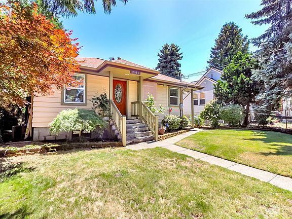 3rd image of 2935 38th Ave NE