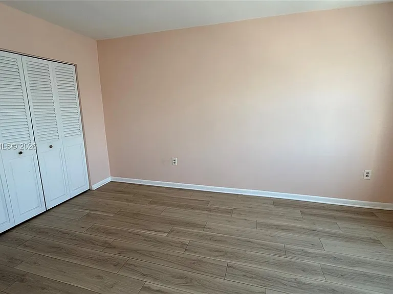 400 Kings Point Dr #316 — Photo 14