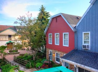 8648 S Market Pl, Oak Creek, WI 53154