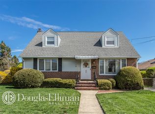 483 Kent Ct, Oceanside, NY 11572