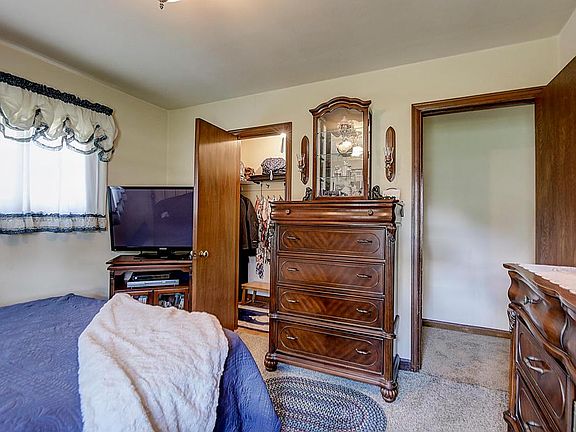 5th image of 3831 E Grange Ave