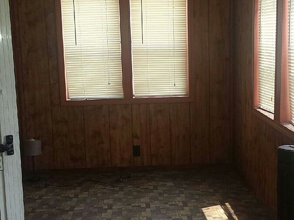 4th image of 492 Shirley Ave