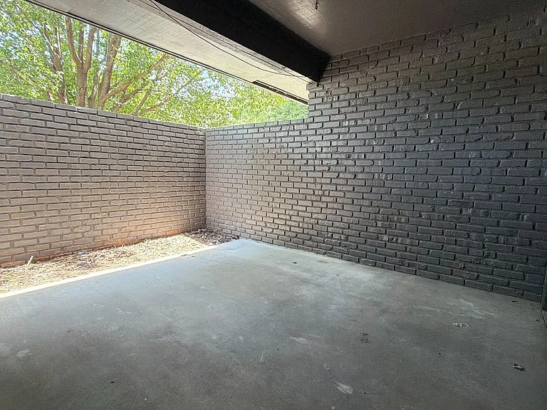 1121 N 28th St #6 — Photo 4