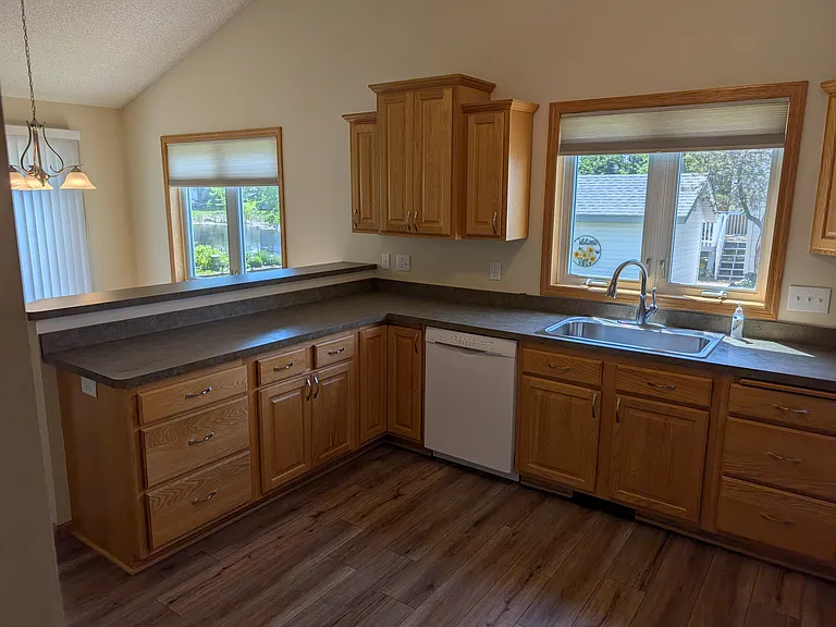5518 Lachman Ave NE — Photo 11