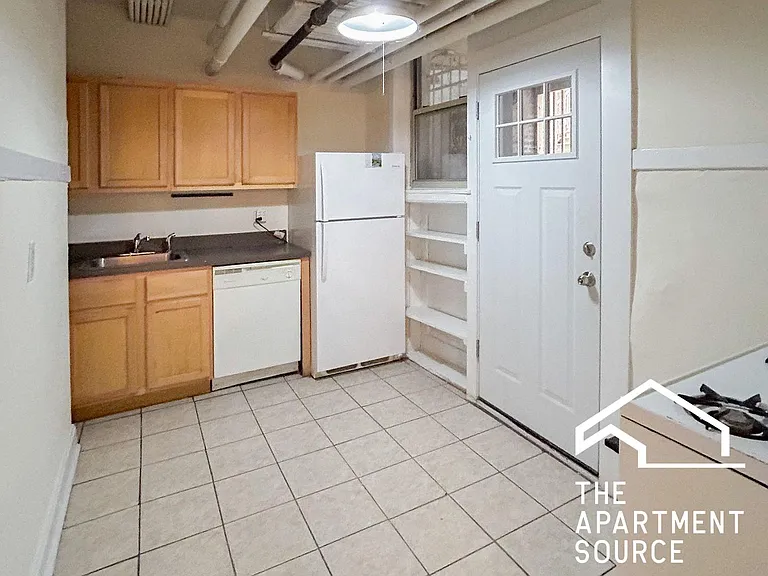 1926 W Winona St #GRD — Photo 1