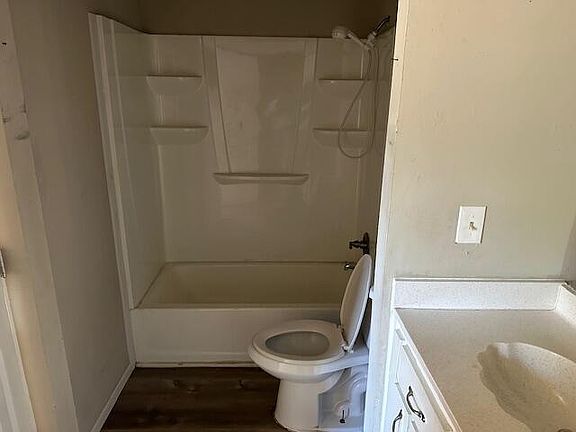 4th image of 2707 92nd St