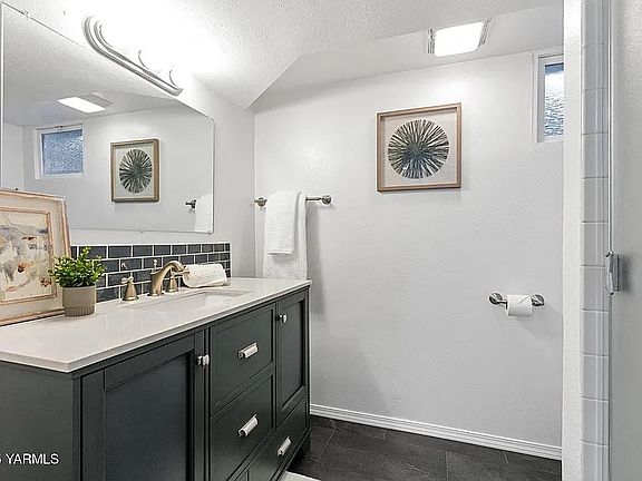 4th image of 5502 Hilltop Dr Unit B