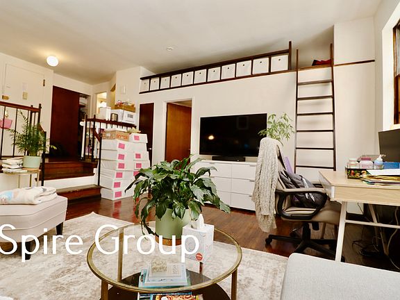 3rd image of 128 W 73rd St APT 3A