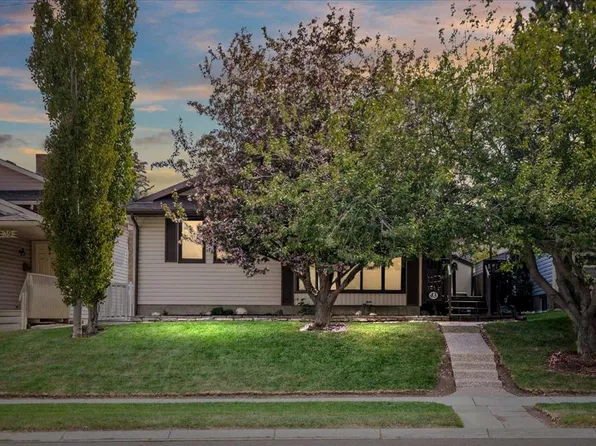 43 W Scenic Acres Dr NW, Calgary, AB T3L 1A2