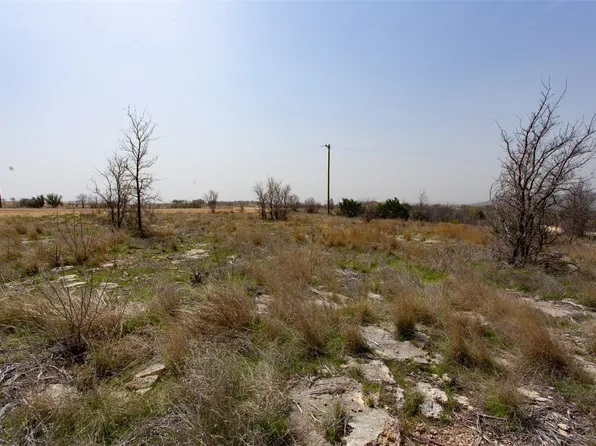 121 White Moon Rd, Graham, TX 76450