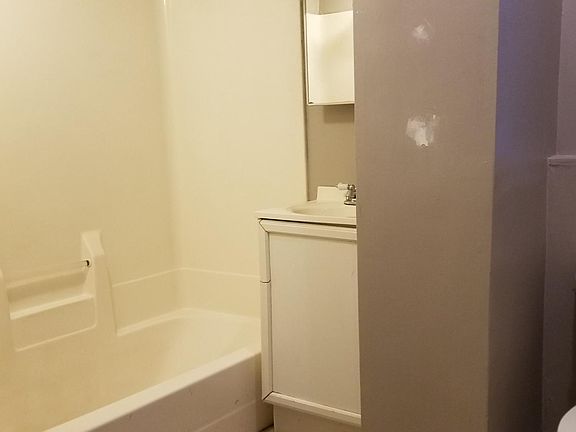 2nd image of 2454 W Moffat St #1R