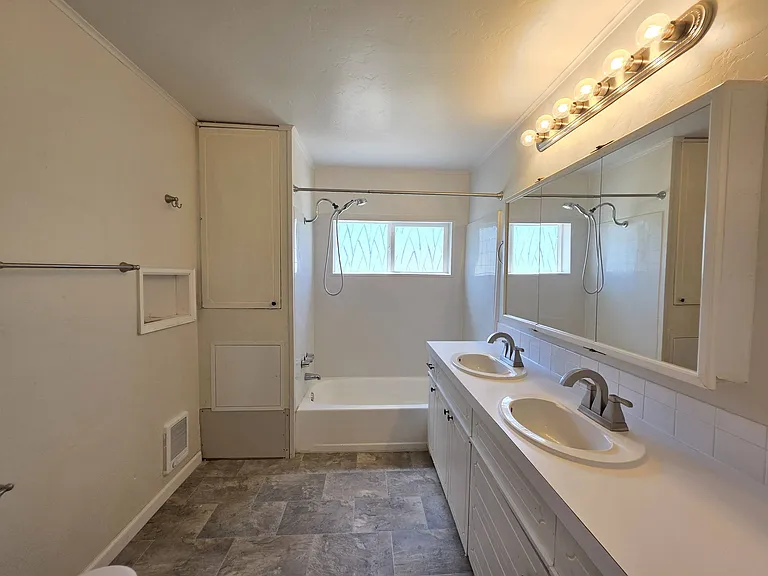 1325 N Cleveland St — Photo 18